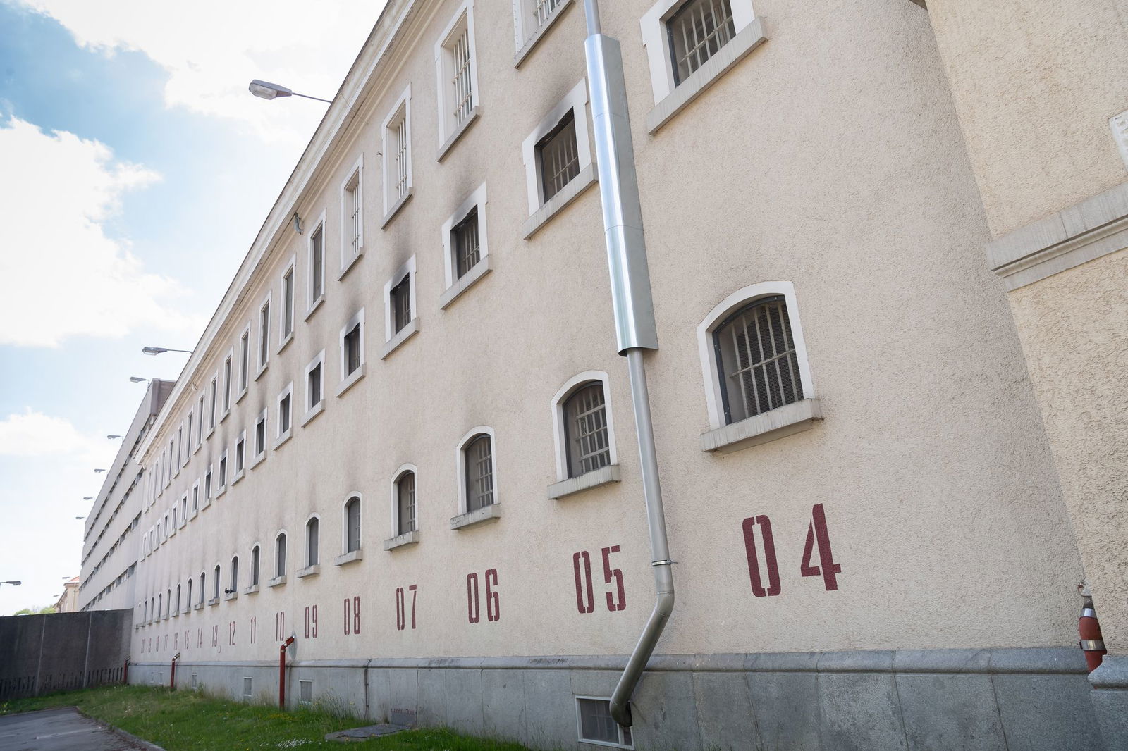 Der Schauspieler kritisiert die Zustände in der Justizvollzugsanstalt München-Stadelheim.