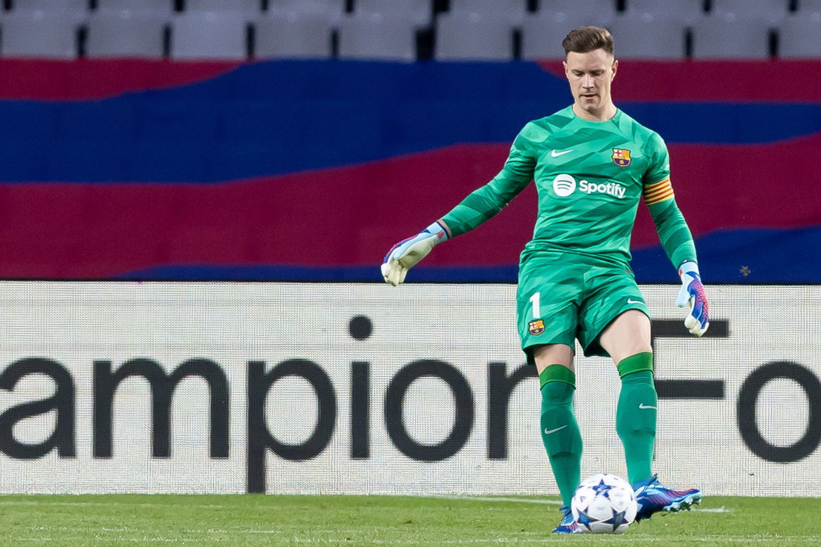 Marc-André ter Stegen hat nach seiner Rückenoperation faktisch den Weg für den Einsatz seines Konkurrenten Joan García beim FC Barcelona freigemacht.