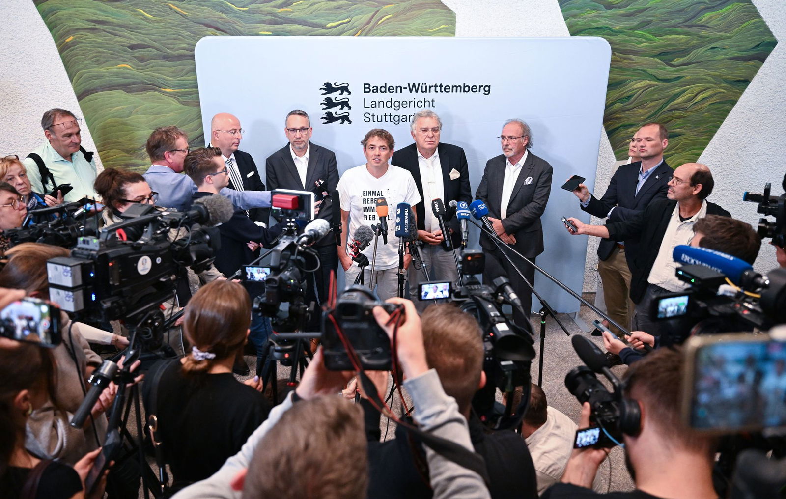 Großer Medienrummel nach dem Urteil.