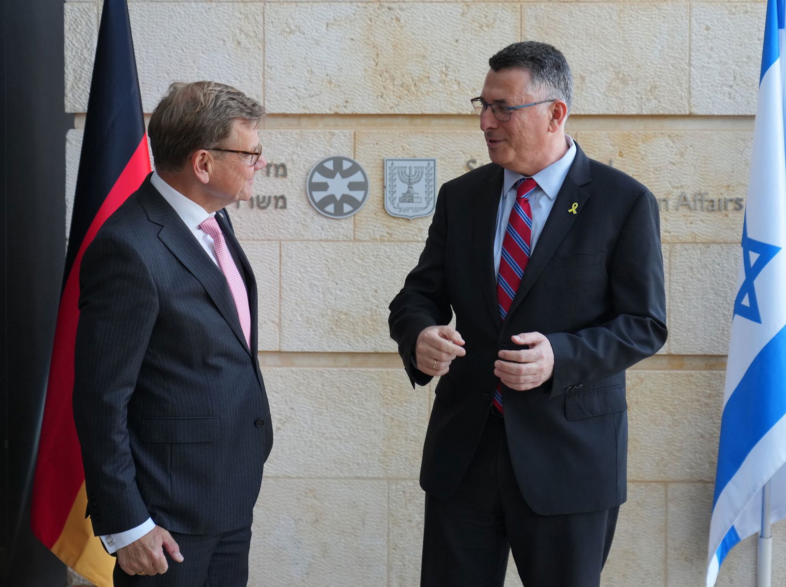 Der Außenminister hat in Jerusalem mit seinem israelischen Kollegen Saar über die humanitäre Lage in Gaza gesprochen.