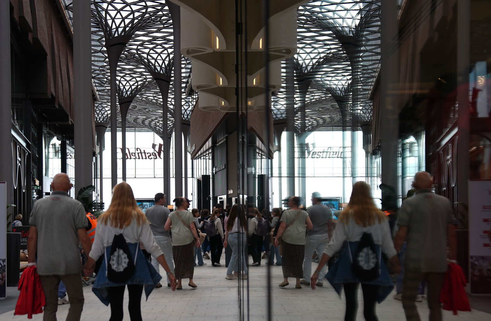 Sieht aus wie Montag, Mittwoch oder Samstag: Ab und zu können Menschen auch sonntags shoppen. (Archivbild)