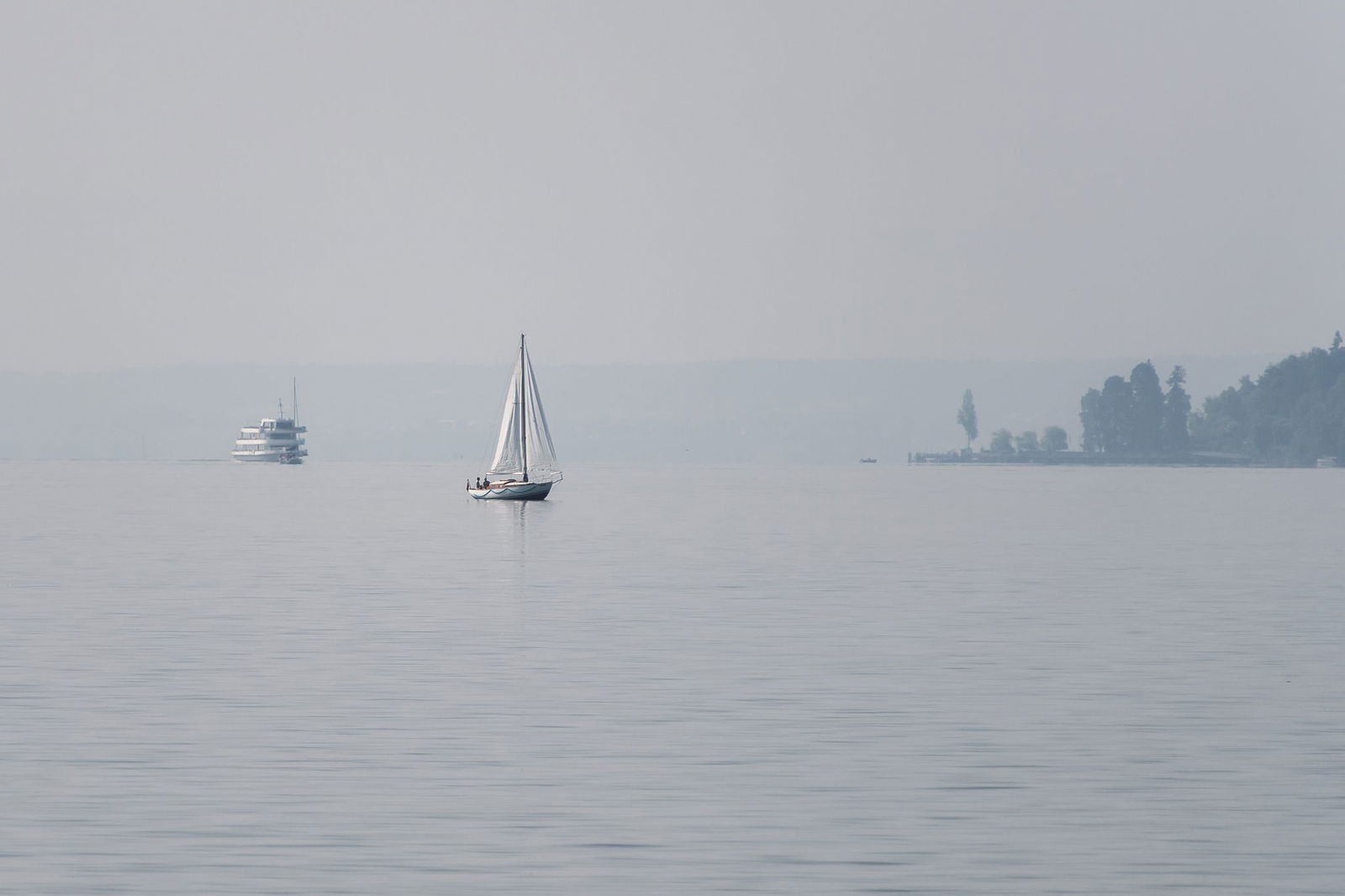 Ein Mann ist nach einem vermuteten Badeunfall am Bodensee tot aufgefunden worden. (Symbolbild)