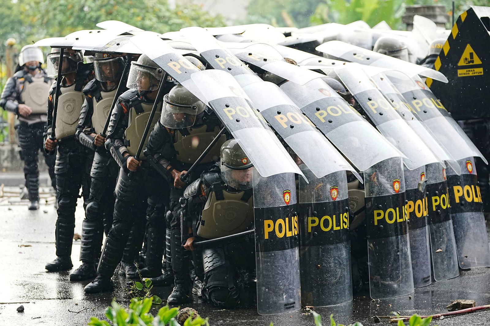 Die Zusammenstöße zwischen Demonstranten und Sicherheitskräften eskalieren.