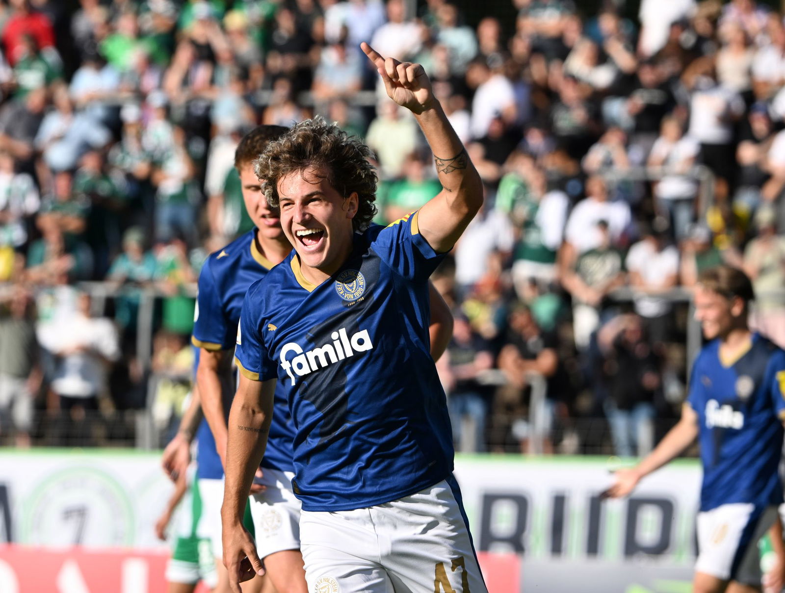 Kiel erledigt die Pokal-Pflichtaufgabe im Saarland.