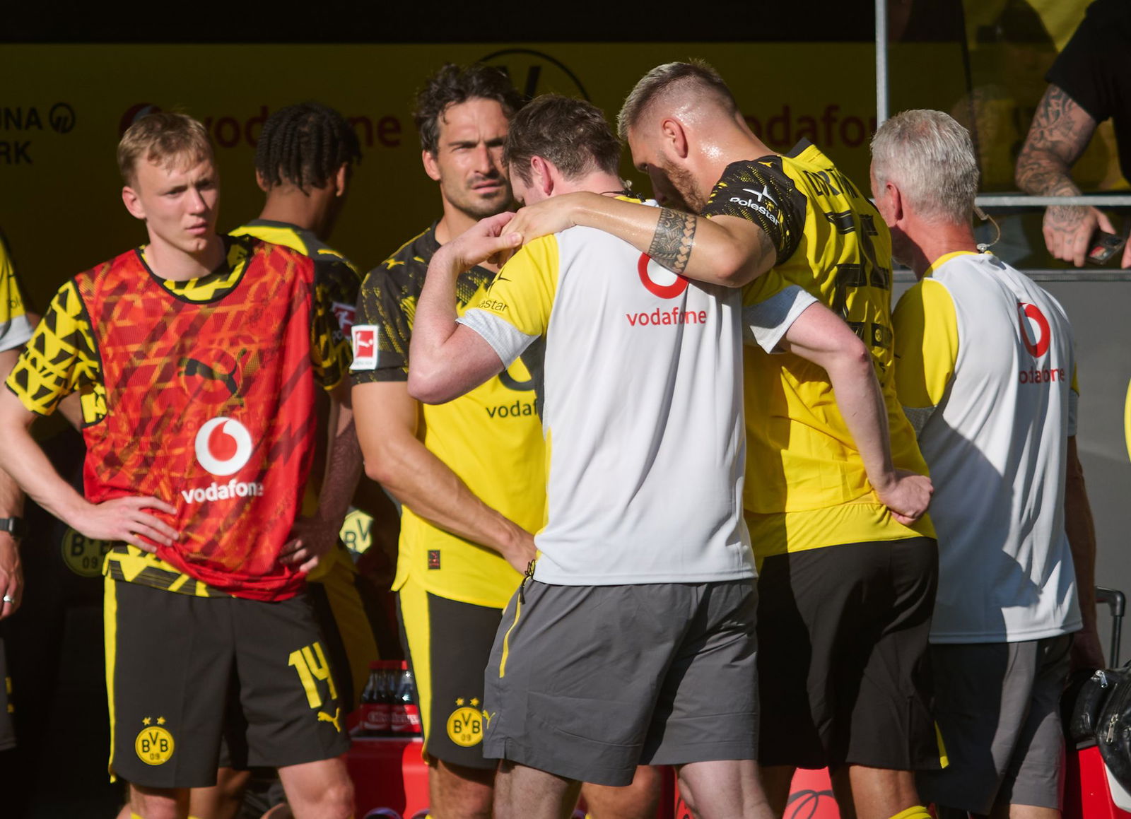 Niklas Süle musste kurz vor Ende der ersten Halbzeit verletzt vom Platz.