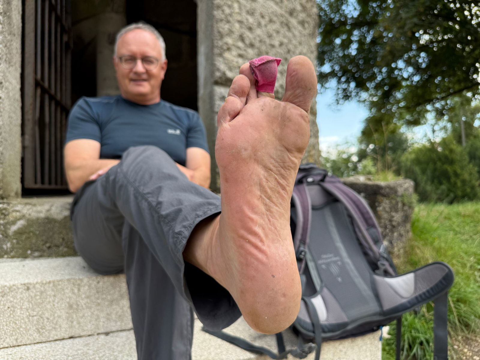 Stoch hatte eine Wette verloren und ist von Heidenheim nach Ulm barfuß gewandert.