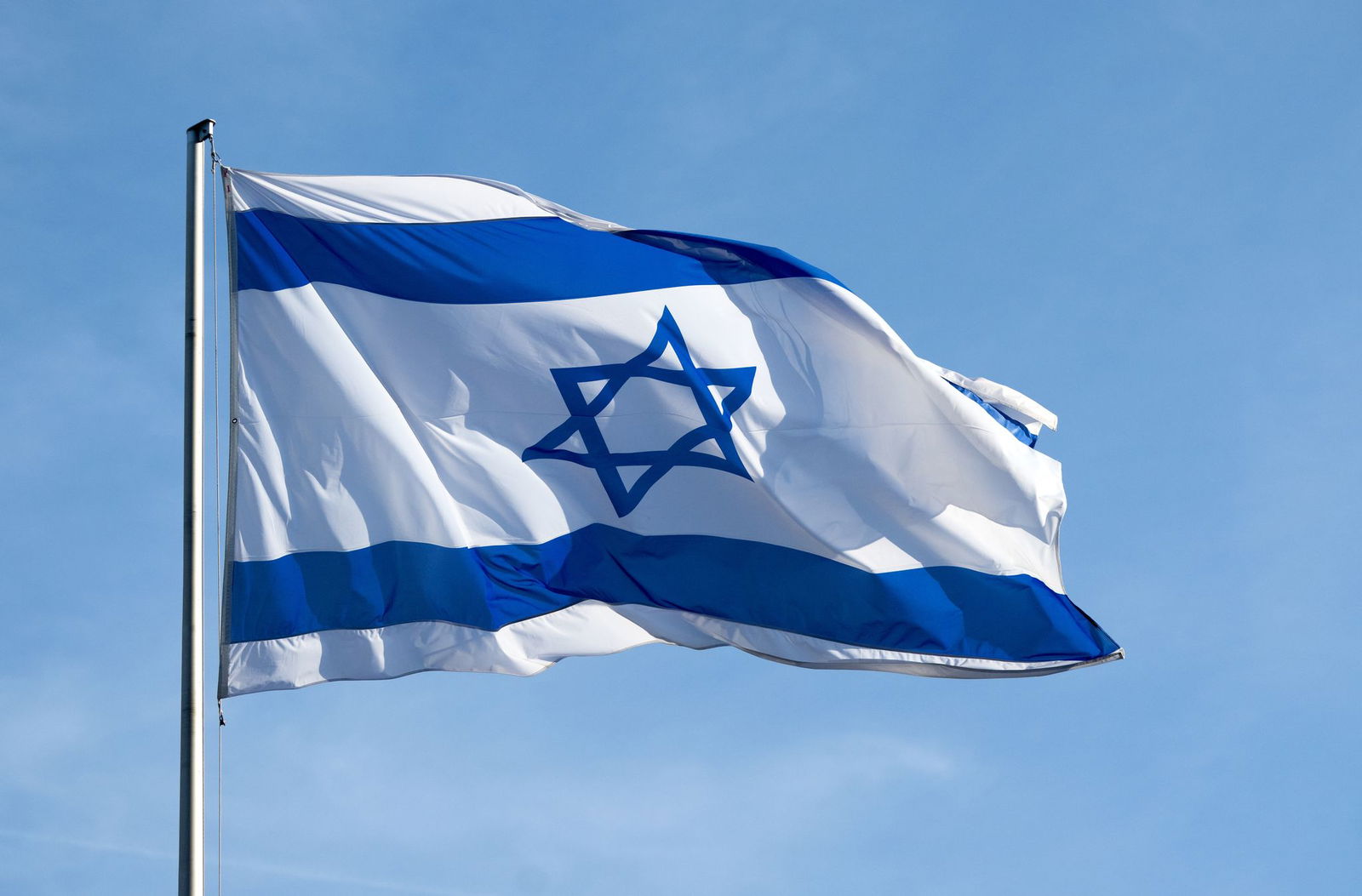Eine Israel-Flagge ist in Schwäbisch Gmünd mehrmals umgeschmissen worden. (Symbolbild)