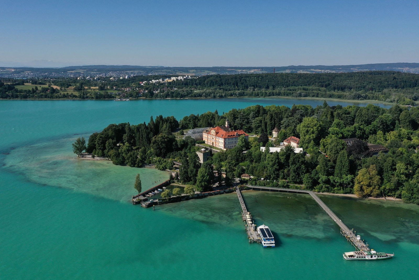 Mit dem Landesfamilienpass können Familien beim Besuch der Blumeninsel Mainau sparen. (Archivbild) 