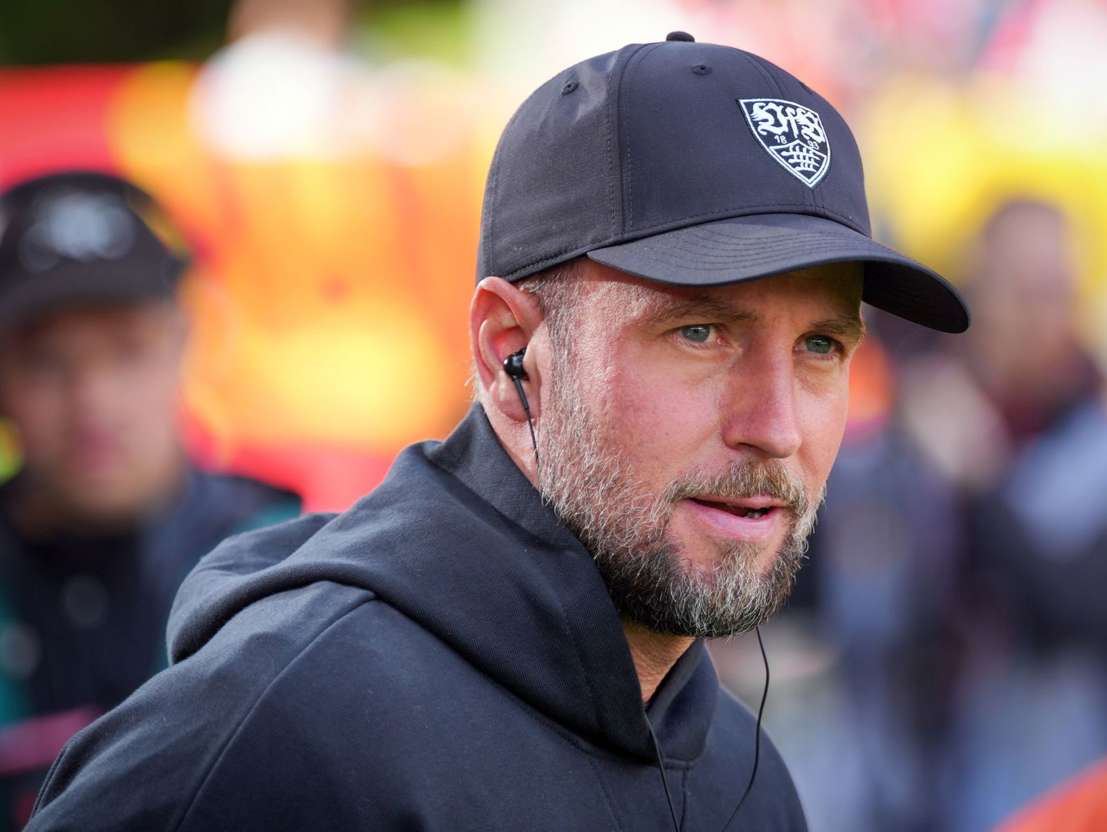 VfB-Trainer Sebastian Hoeneß kennt nun die Europa-League-Gegner der Stuttgarter. (Archivbild)