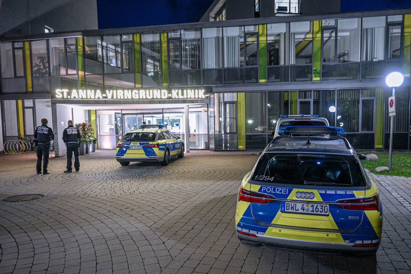 Die Ermittlungen der Kriminalpolizei und Staatsanwaltschaft zu den Hintergründen dauern an.