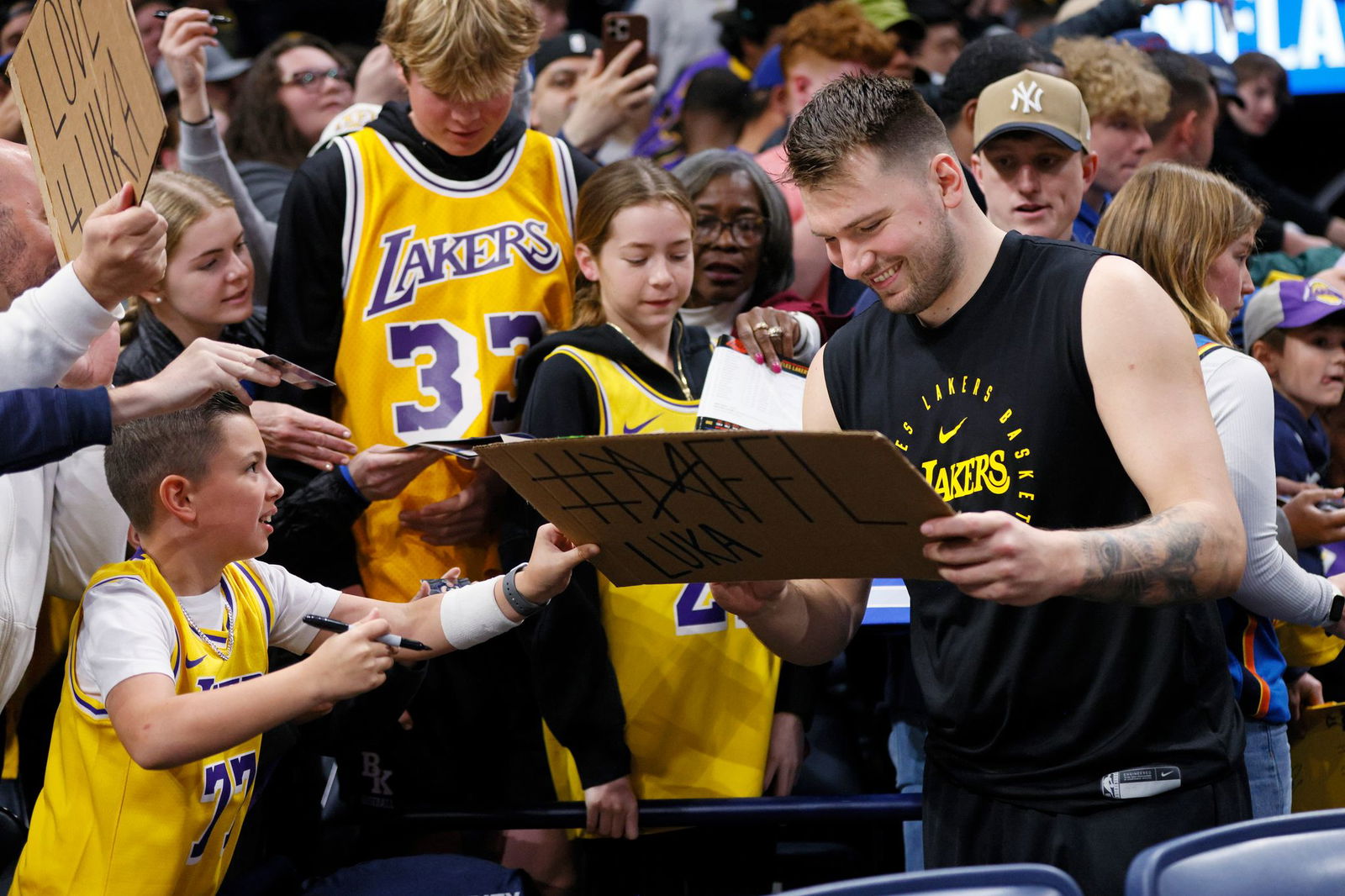 Luka Doncic dankt den Fans für ihre Unterstützung.
