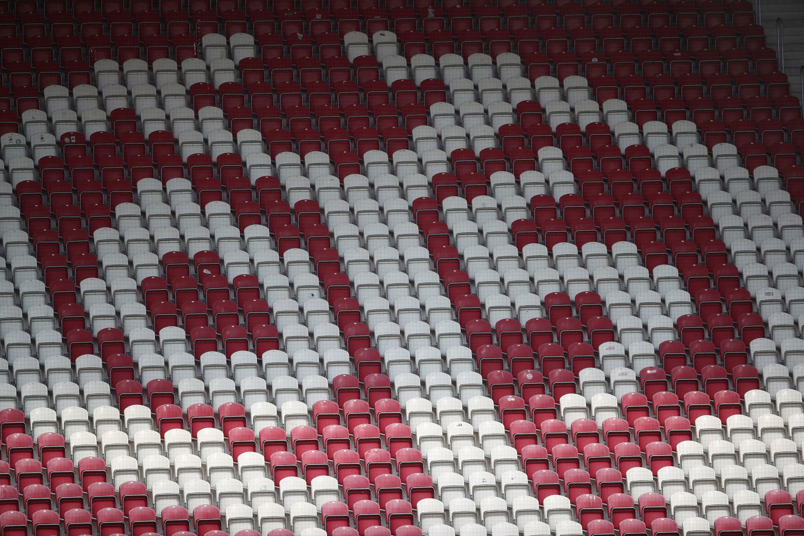 Der Mannschaftsbus des FSV Mainz 05 ist vor dem Playoff-Spiel in der Conference League bei Rosenborg Trondheim beschädigt worden. 