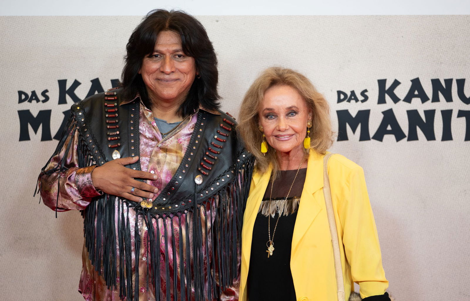 Auch der Schauspieler Alan Tafoya, Jicarilla Apache aus New Mexico, war dabei - und die Witwe des ehemaligen «Winnetou»-Darstellers Pierre Brice, Hella Brice.
