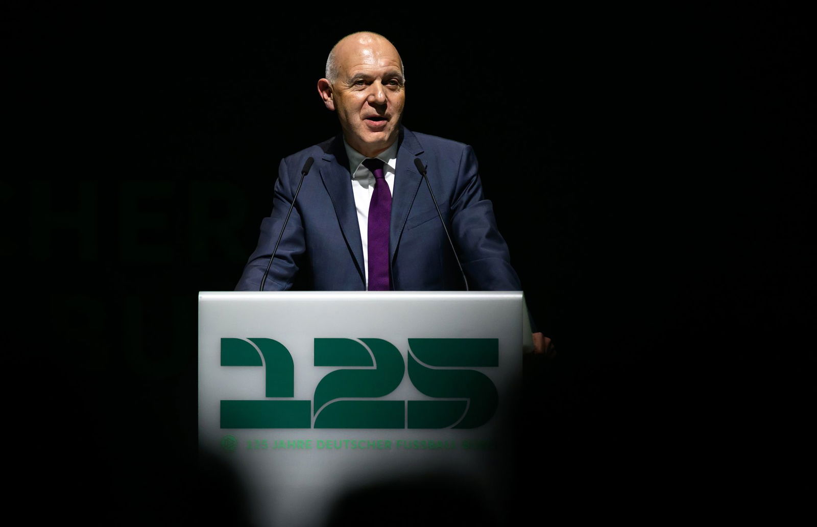 DFB-Boss Bernd Neuendorf bezieht Stellung zu Rassismusvorfällen.