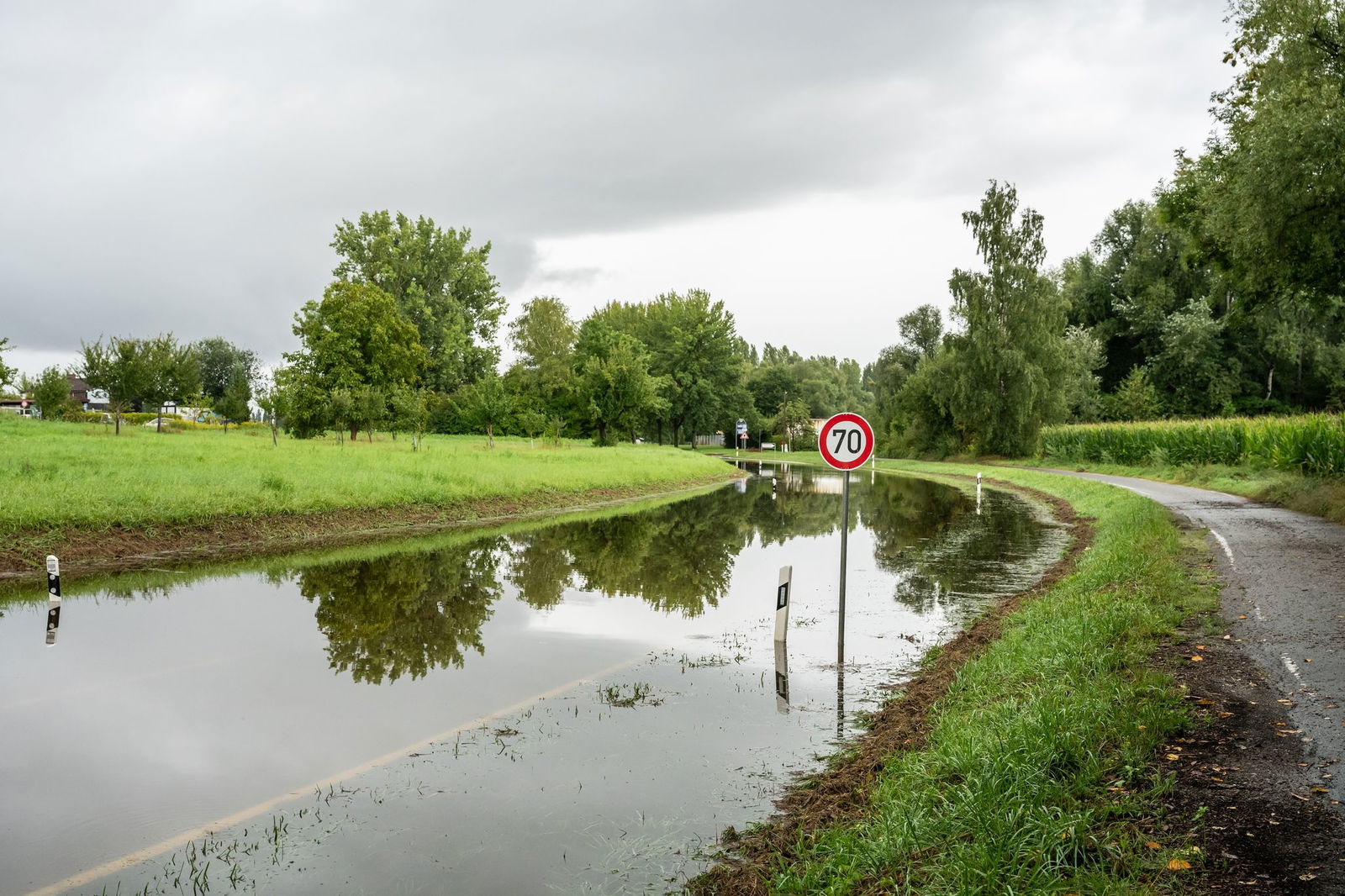 Die Landstraße 220 musste in beide Richtungen gesperrt werden.