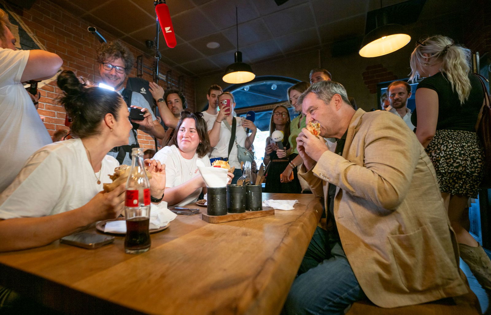 Die Essgewohnheiten von CSU-Chef Söder sieht der Minister entspannt. (Archivbild) 