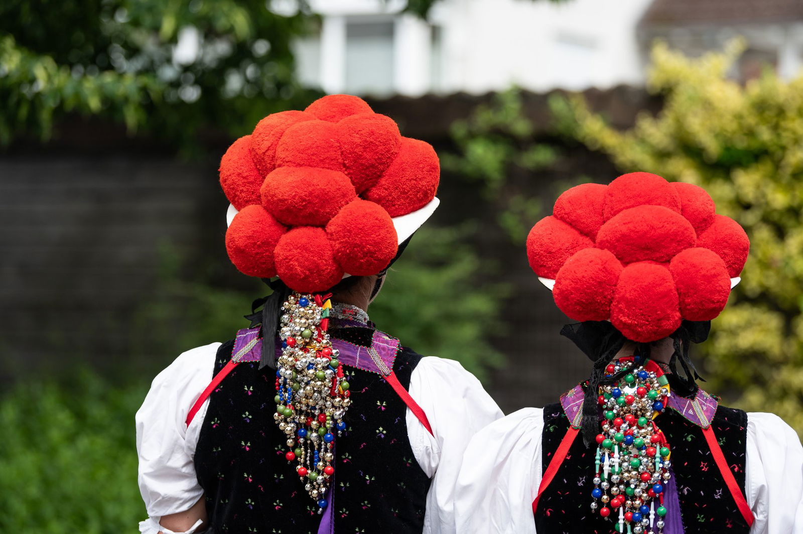Die Originaltracht mit dem Bollenhut gilt weltweit als Symbol für den Schwarzwald. (Archivbild)