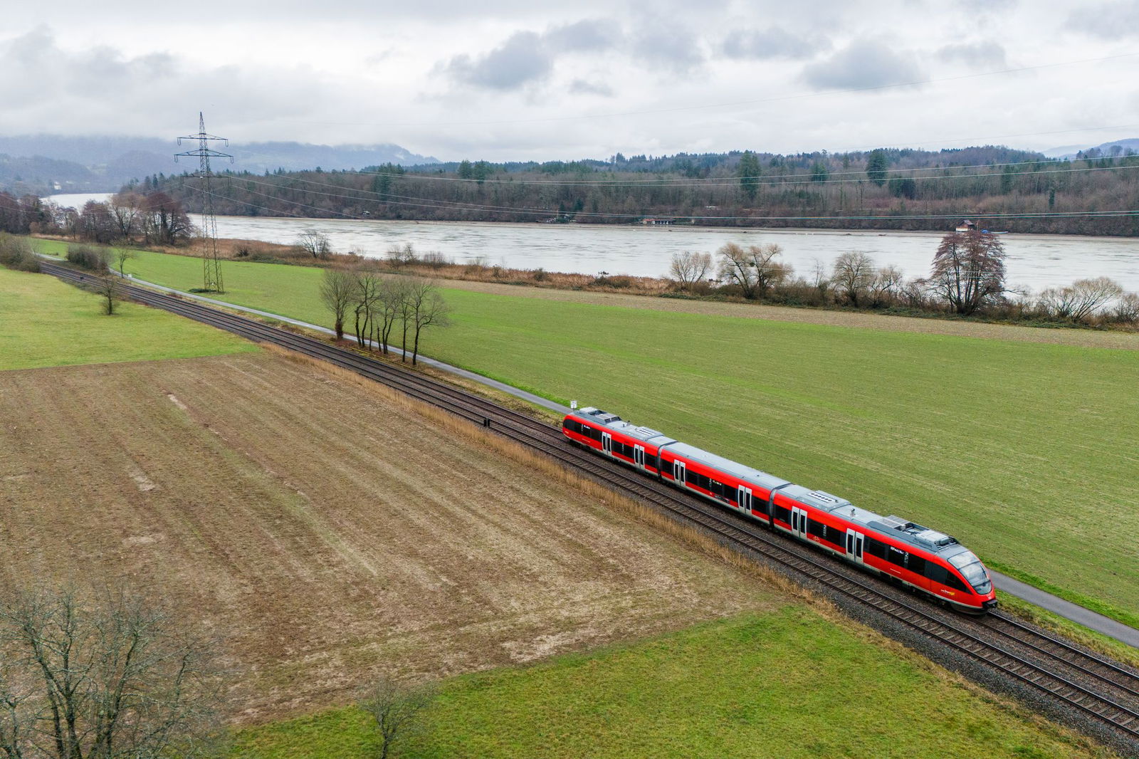 Fahrgäste der Hochrheinbahn müssen sich auf Einschränkungen einstellen. (Archivbild) 