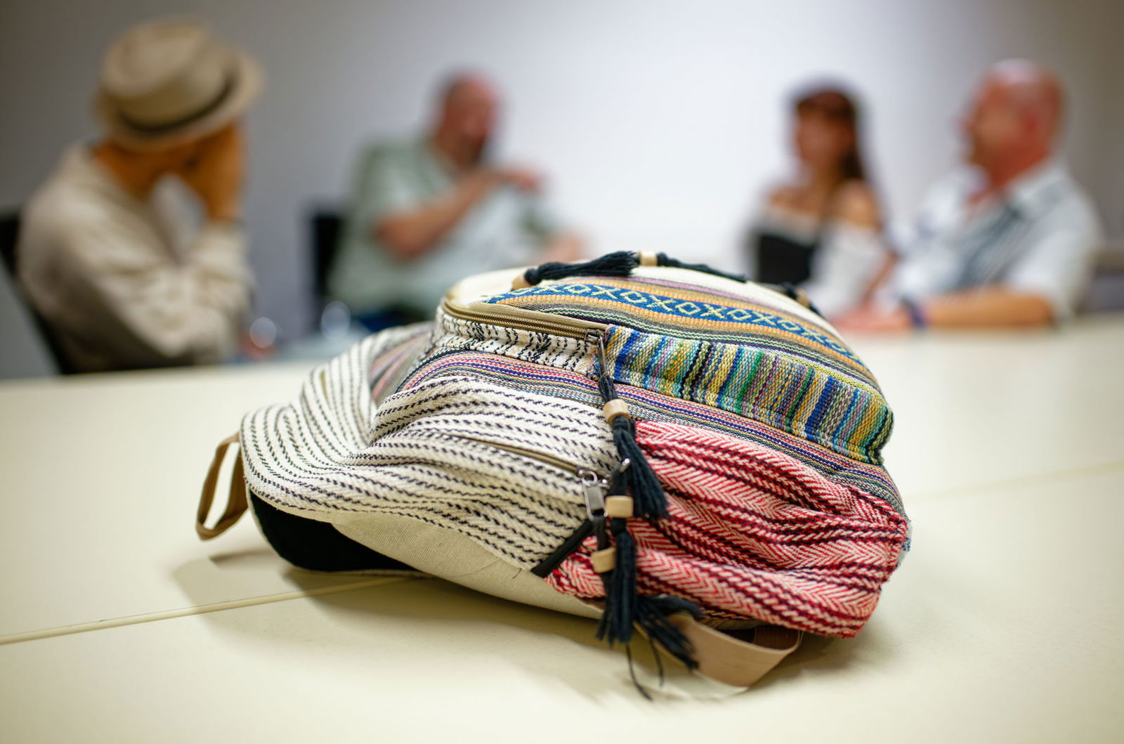 Die Teilnehmer einer FKK-Swinger-Reise trafen sich kurz vor der Abreise zu einer letzten Besprechung in Mannheim.