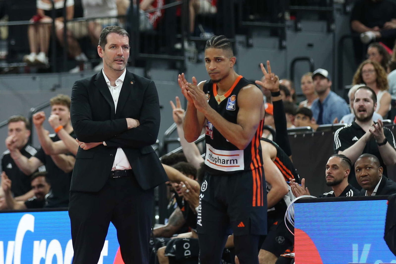 Arbeiten künftig nicht mehr zusammen: Trainer Ty Harrelson und Alfonso Plummer, der Ulm verlässt.