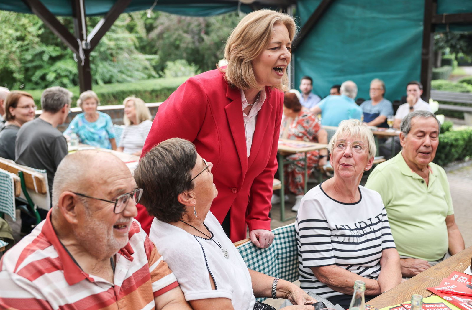 Wahlkampf im Kleingarten.
