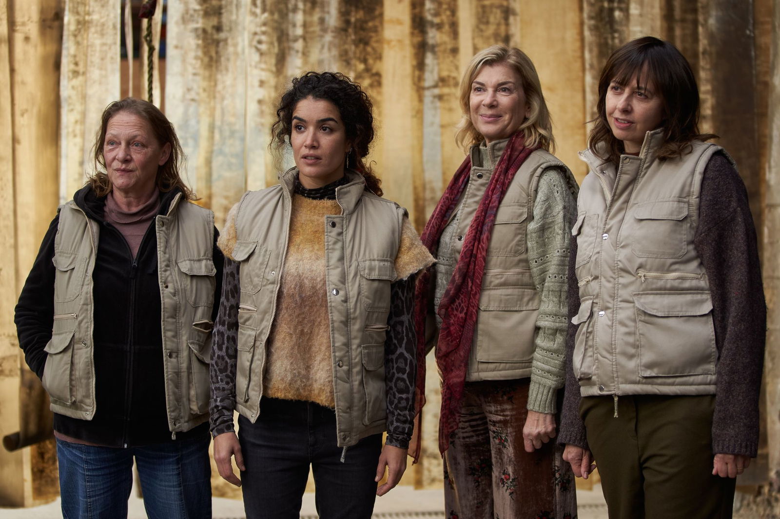 Sophia Leboutte (l-r) als Chantal, Sabrina Ouazani als Alice, Michèle Laroque als Diane und Valérie Bonneton als Suzanne in einer Szene des Films.