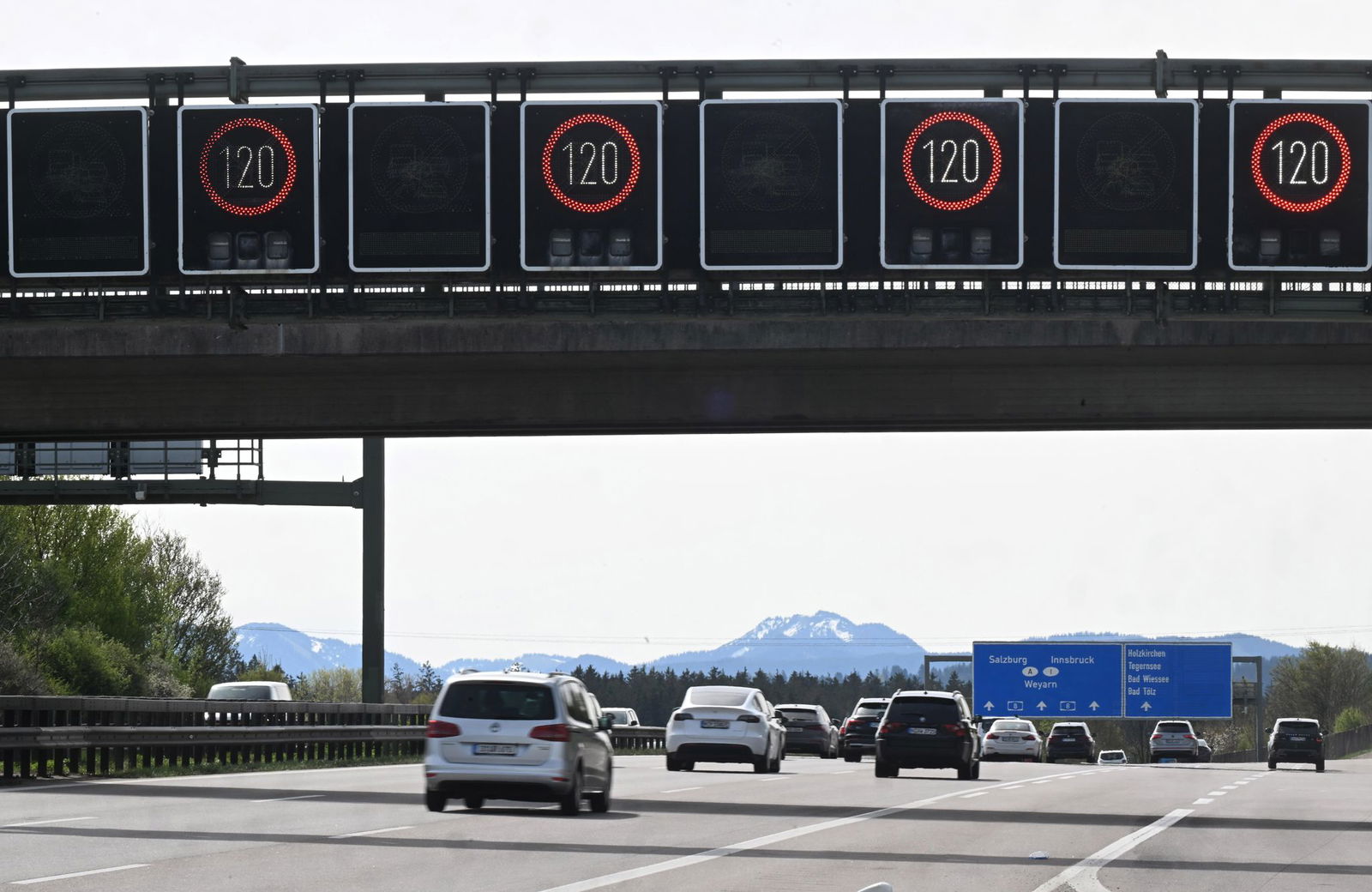 Die Eltern fuhren mit dem Auto gut eine halbe Stunde weiter in Richtung Österreich, bevor sie merkten, dass ihr Sohn fehlt. (Archivbild)