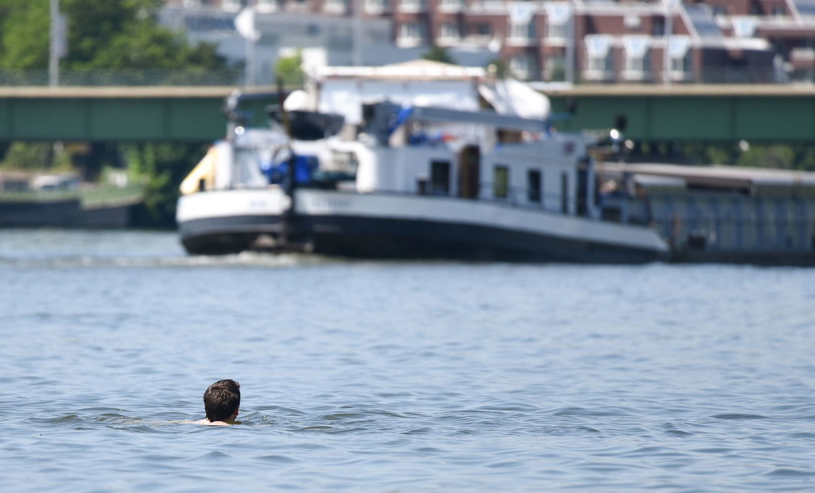 Fast die Hälfte des Wassers im Neckar stammt im Sommer aus den Kläranlagen der Gegend.(Archiv)