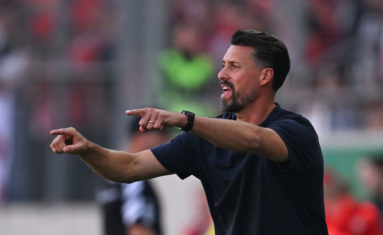 Feiert am Samstag seine Heimpremiere als Augsburg-Trainer: Sandro Wagner. (Archivbild)