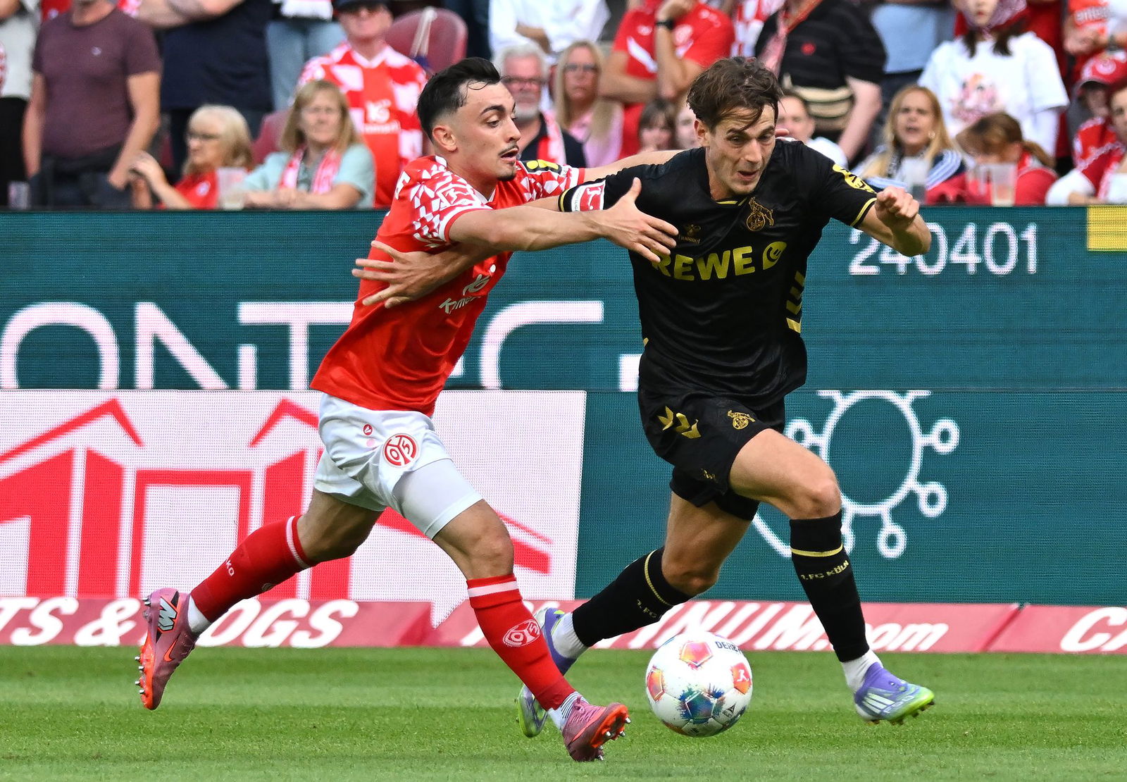 Paul Nebel (l) wird vom DFB-Sportgericht für zwei Spiele gesperrt.
