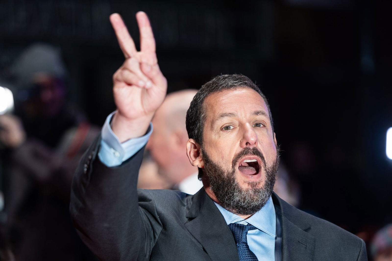 Hat gut lachen und Grund für eine Siegerpose: Adam Sandler ist mit «Happy Gilmore 2» ein erfolgreiches Sequel gelungen. (Archivbild)