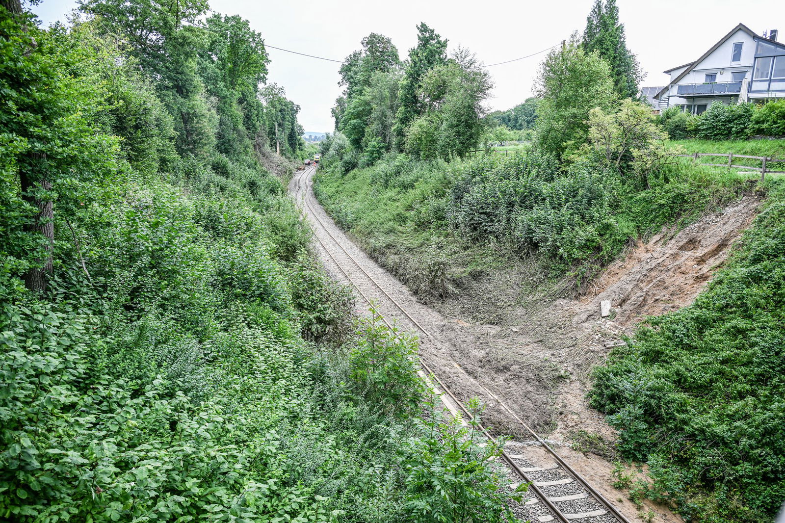 Nach wie vor ist die Strecke nach dem Zugunglück gesperrt. (Archivbild)