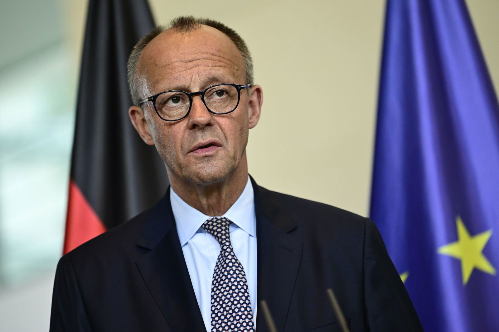 Bundeskanzler Merz hält den Verzicht auf einen Waffenstillstand in der Ukraine unter bestimmten Bedingungen für vertretbar. (Archivbild)