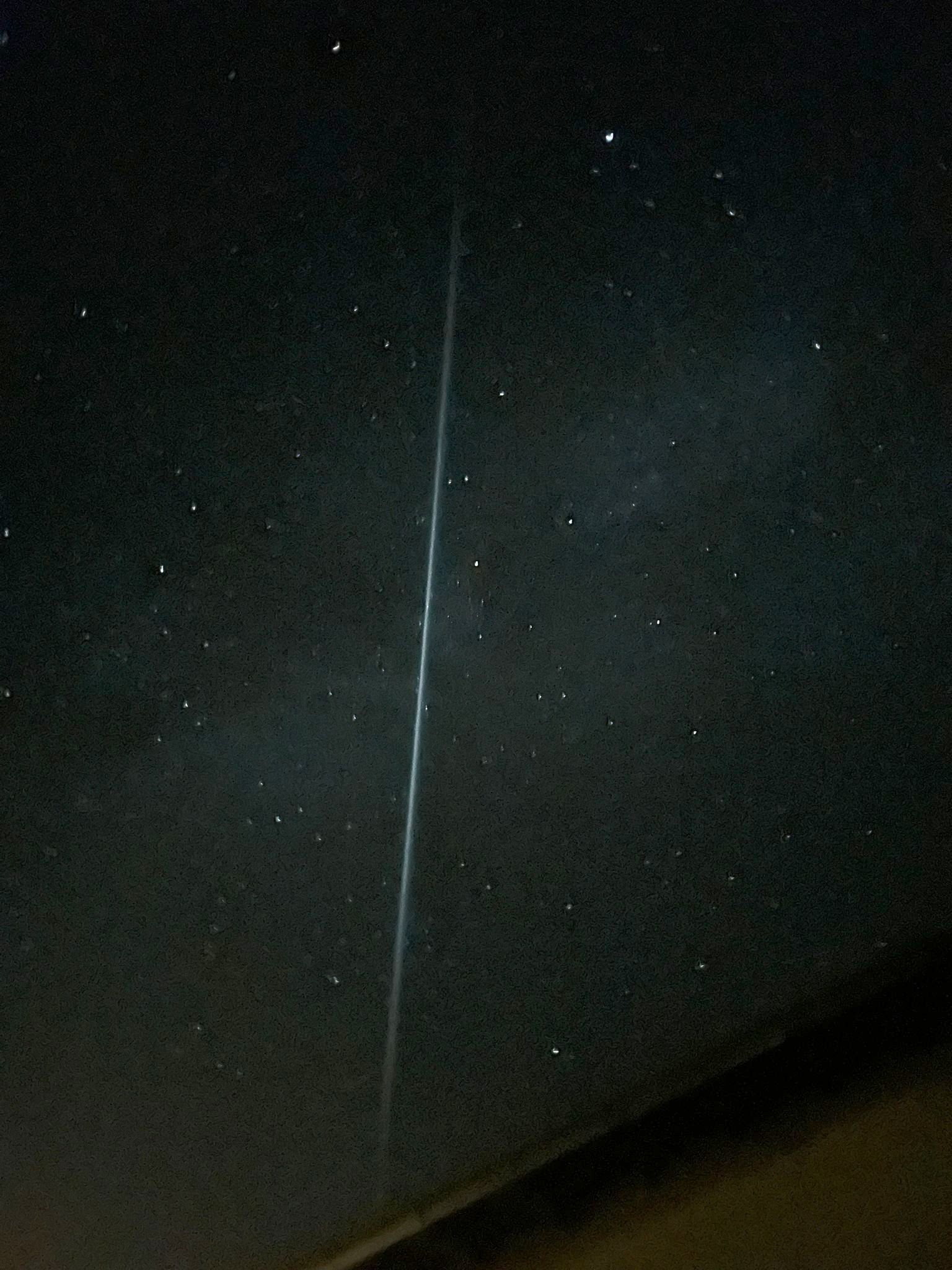 Lichtstreifen kam von Treibstofftropfen einer chinesischen Rakete (Foto-Handout)