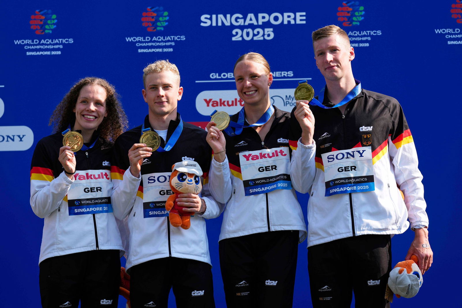Isabel Gose (2.v.r.) hat in Singapur schon Gold im Freiwasser gewonnen.