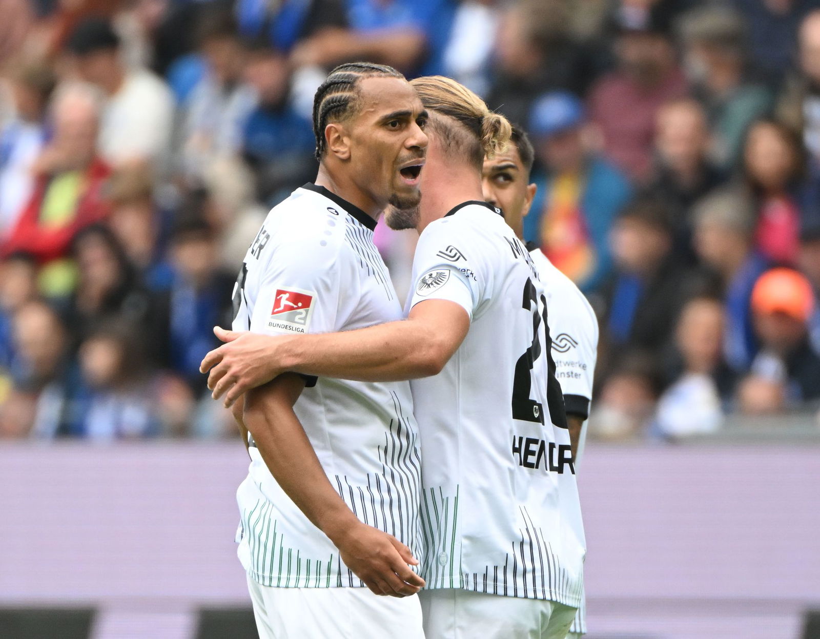 Etienne Amenyido narrte die KSC-Abwehr und traf zum 1:2.