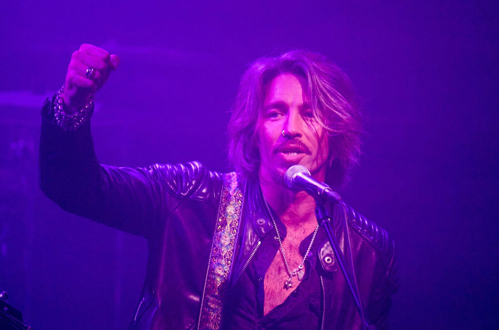 Ofarim hatte seinen Durchbruch in den späten 1990er Jahren mit einer Foto-Love-Story in der Jugendzeitschrift «Bravo».