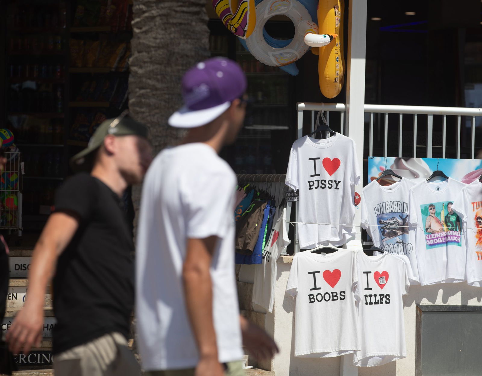 Sexistische Sprüche und Texte - am Ballermann scheint niemand damit ein Problem zu haben.