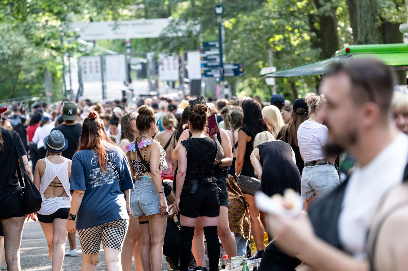 Viele Fans wollen ihren Idolen nahe sein, etwa beim Tokio Hotel-Konzert in Berlin.
