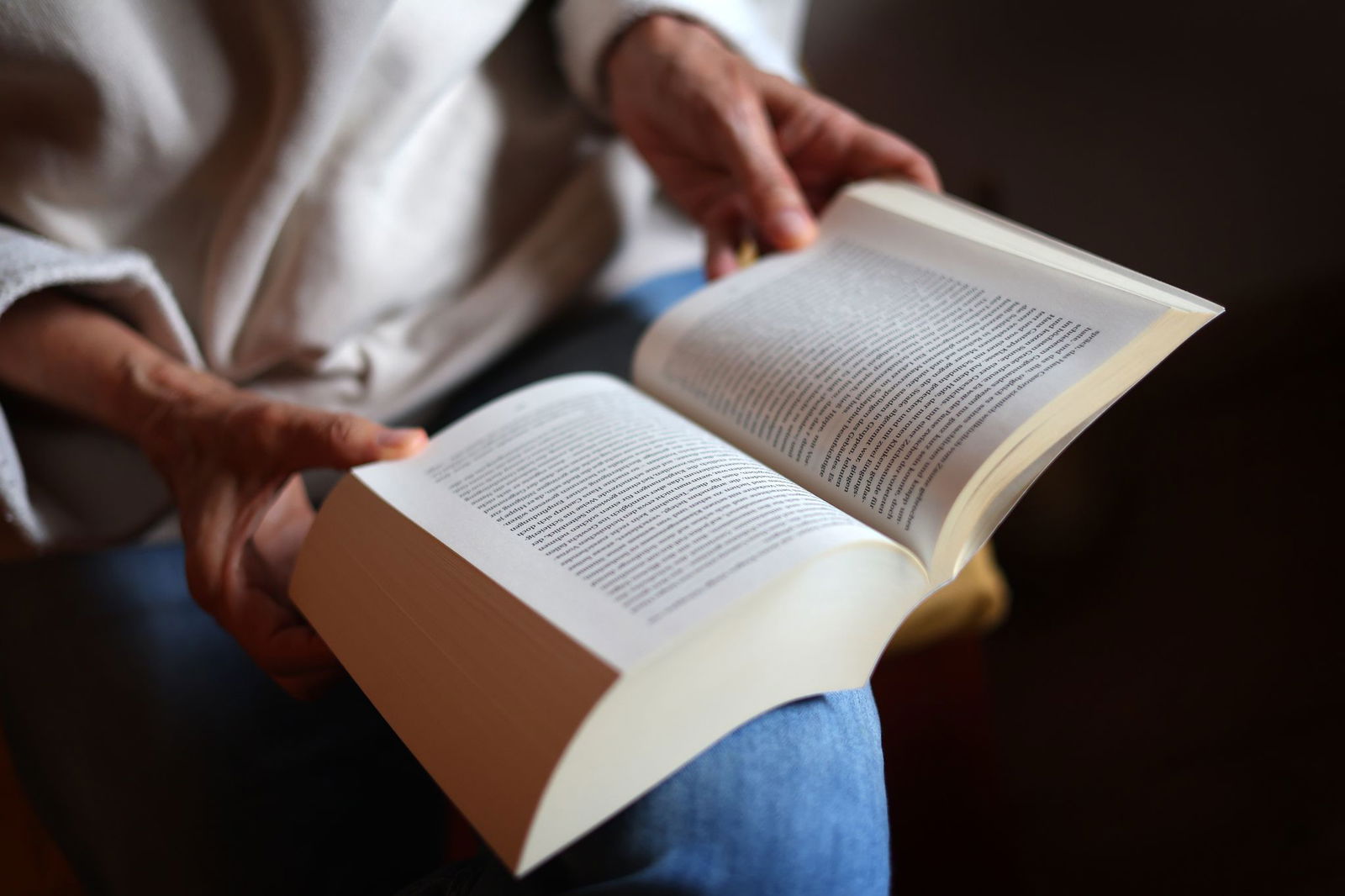 Lesen dient vielen im digitalen Zeitalter auch zur Entschleunigung. (Symbolbild)