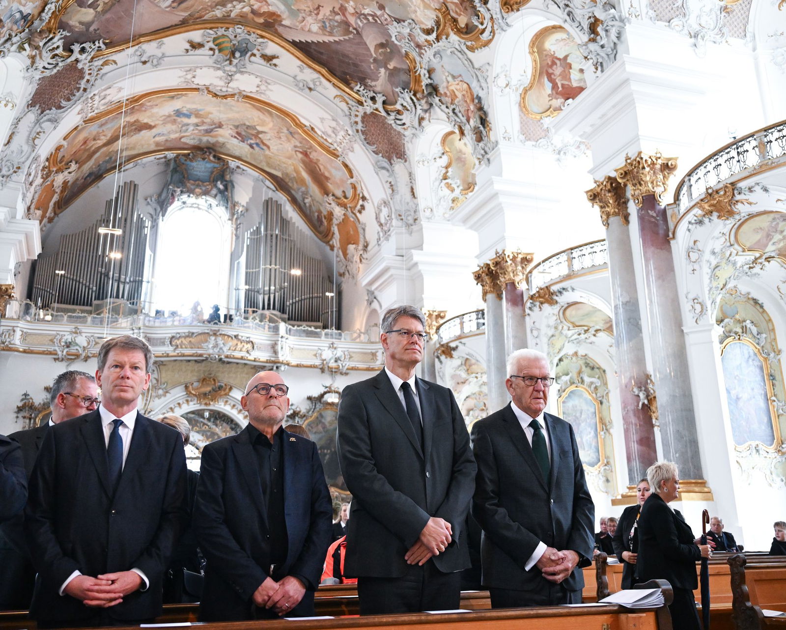 «Unsere Herzen sind voller Trauer», sagte Schnieder in der voll besetzten Kirche Münster Unserer Lieben Frau. 