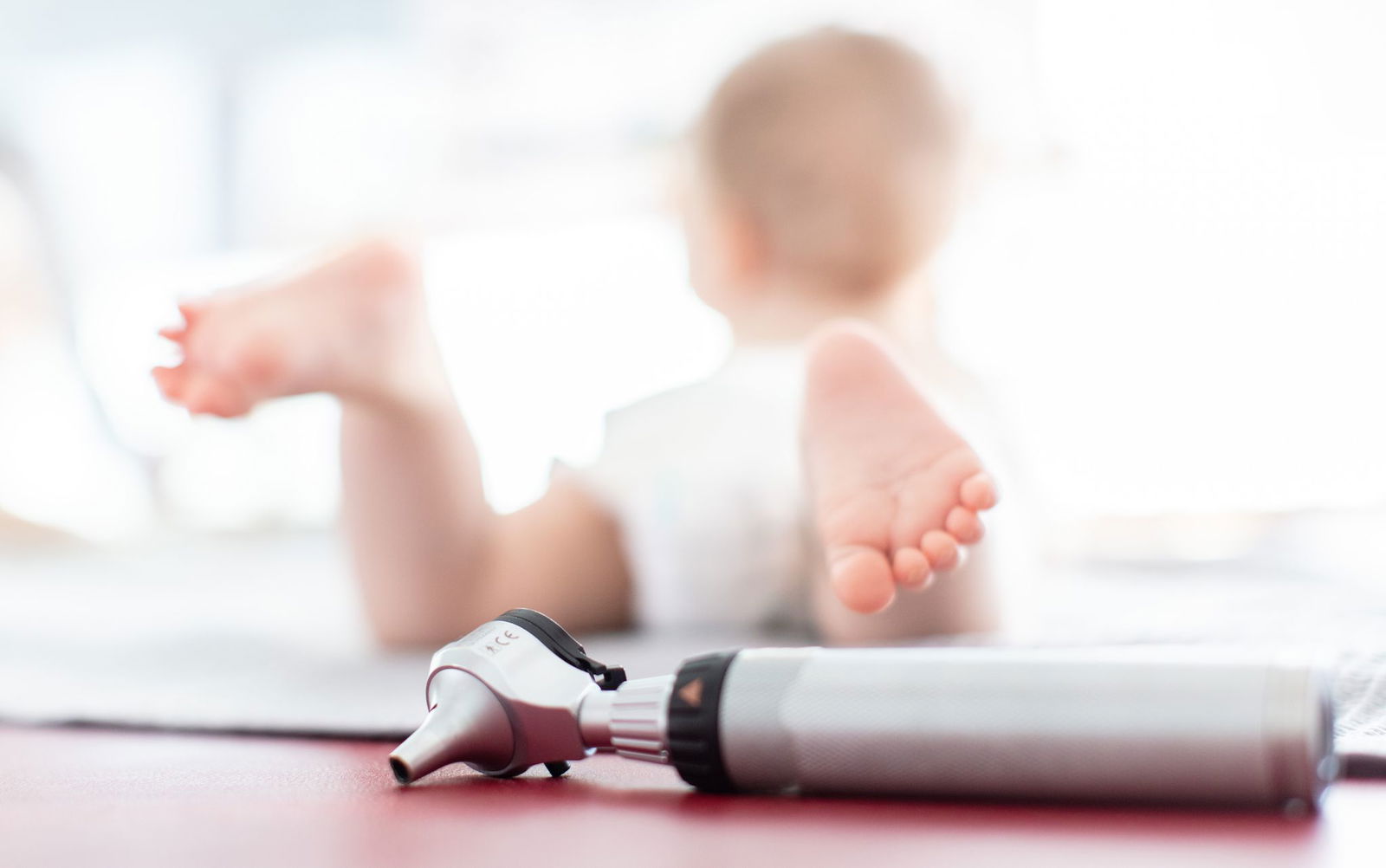 Wenn Kinder ungewöhnlich viel schreien, kann ein Besuch beim Kinderarzt oder der Kinderärztin helfen. (Symbolbild) 