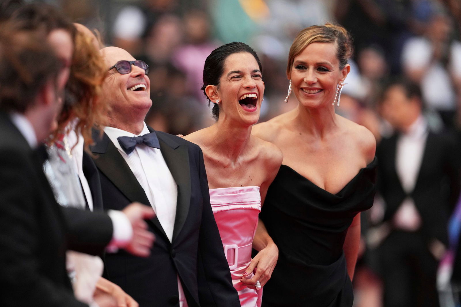Die Darsteller Bruno Levy (l-r), Suzanne Lindon und Cecile de France bei der Premiere in Cannes im Mai 2025.