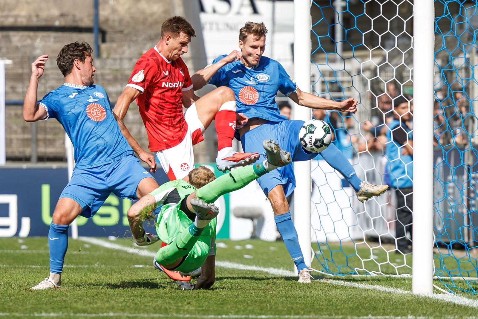 Kaiserslautern hatte beim Oberligisten aus Stahnsdorf leichtes Spiel.