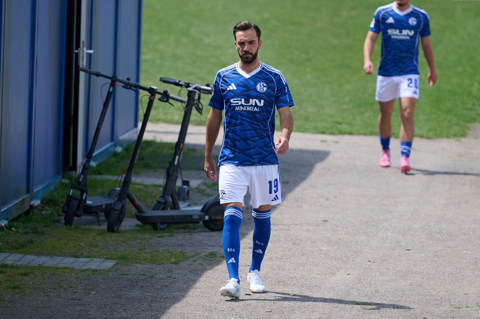 Kenan Karaman kehrt in den Schalker Kader zurück.