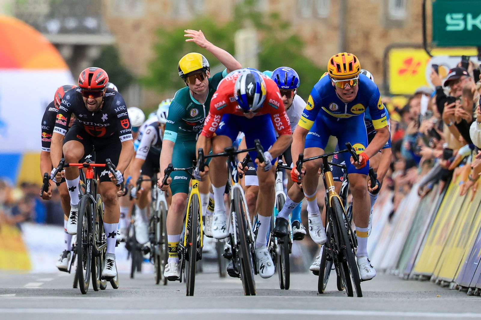 Danny van Poppel wird der Sieg auf der dritten Etappe nachträglich aberkannt.