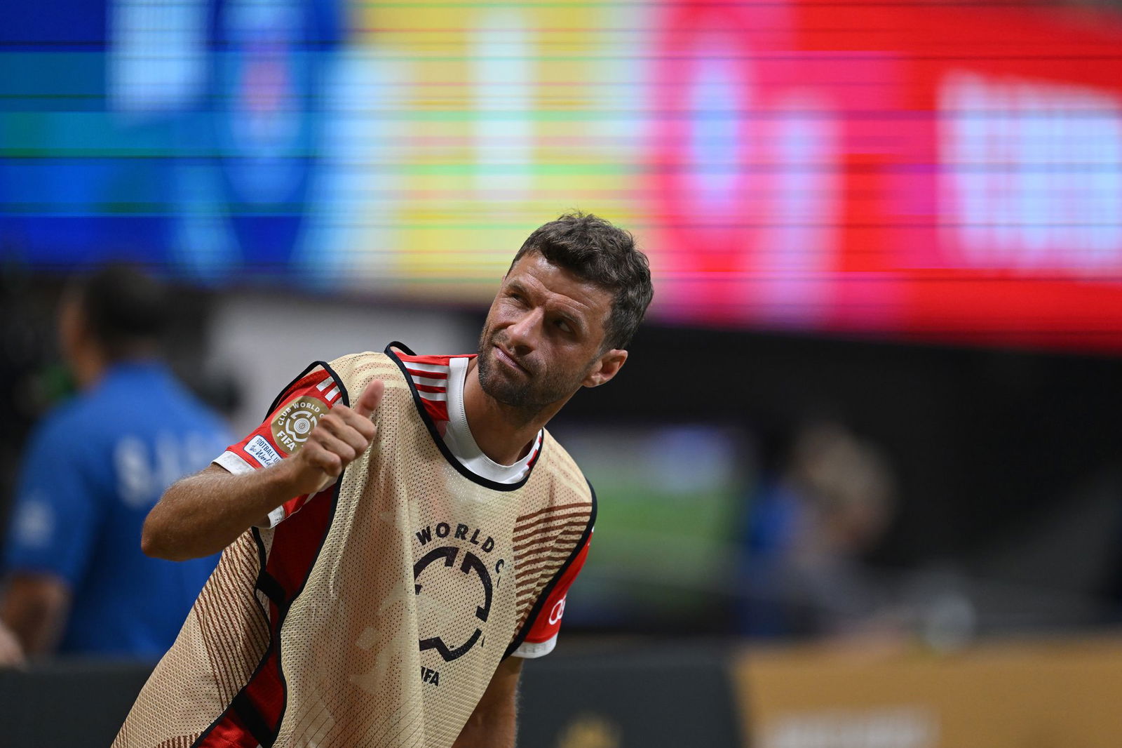 Bei der Club-WM war Thomas Müller noch ohne Schnurrbart: Vor dem Abschied aus München wagte der Ur-Bayer nun noch ein kleines Look-Experiment.