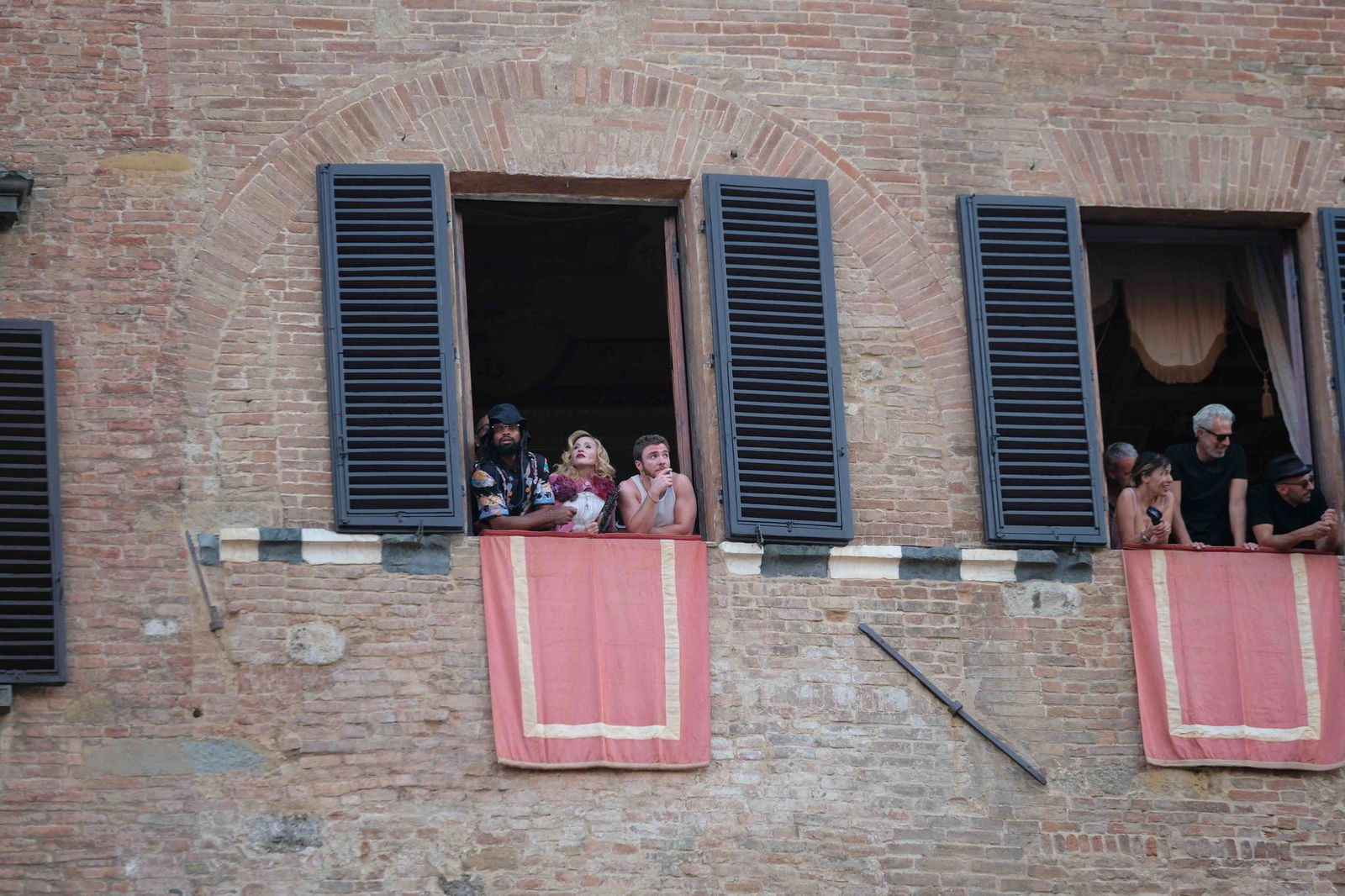 Madonna verfolgte an ihrem 67. Geburtstag das «Palio di Siena». 