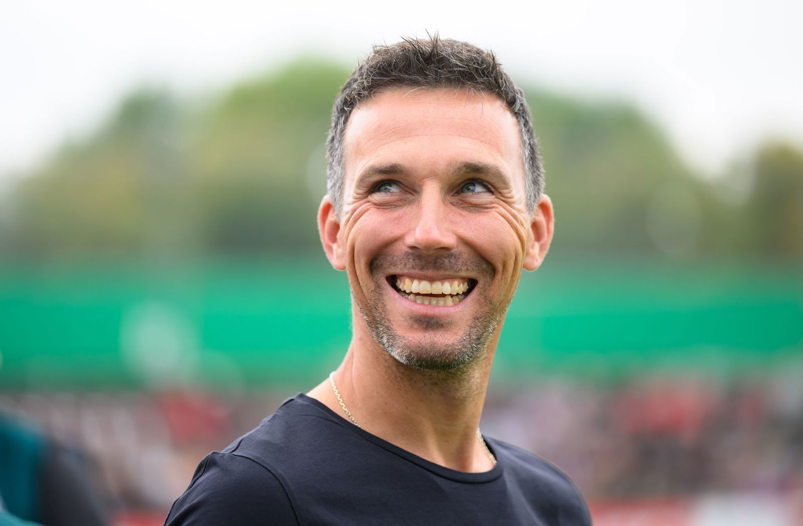  Trainer Christian Eichner (Karlsruher SC) freut sich über den deutlichen Pokal-Erfolg in Meuselwitz.