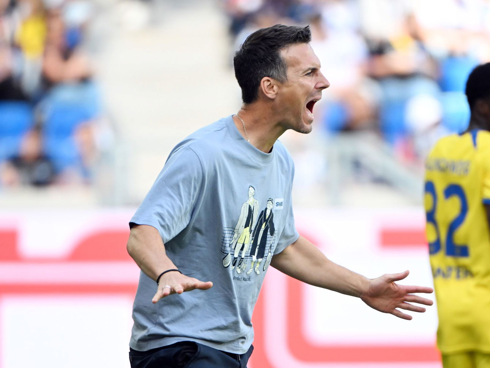 Trainer Christian Eichner und der KSC sind in dieser Saison noch ungeschlagen. (Archivbild)